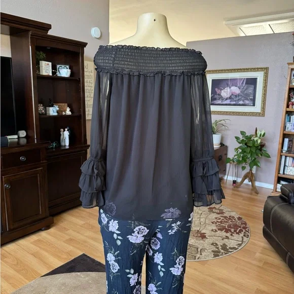 CeCe black 3/4 ruffle sleeves wear on shoulders blouse-size M - Picture 8 of 9
